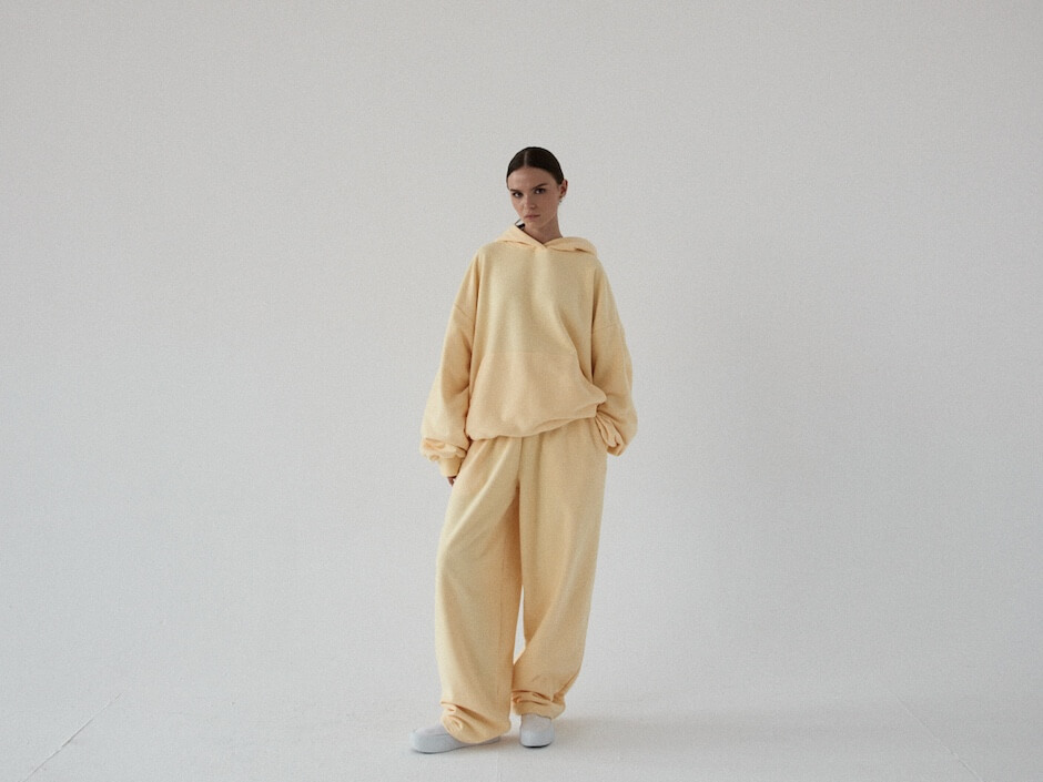 zestaw dresowy oversize w kolorze słomkowym